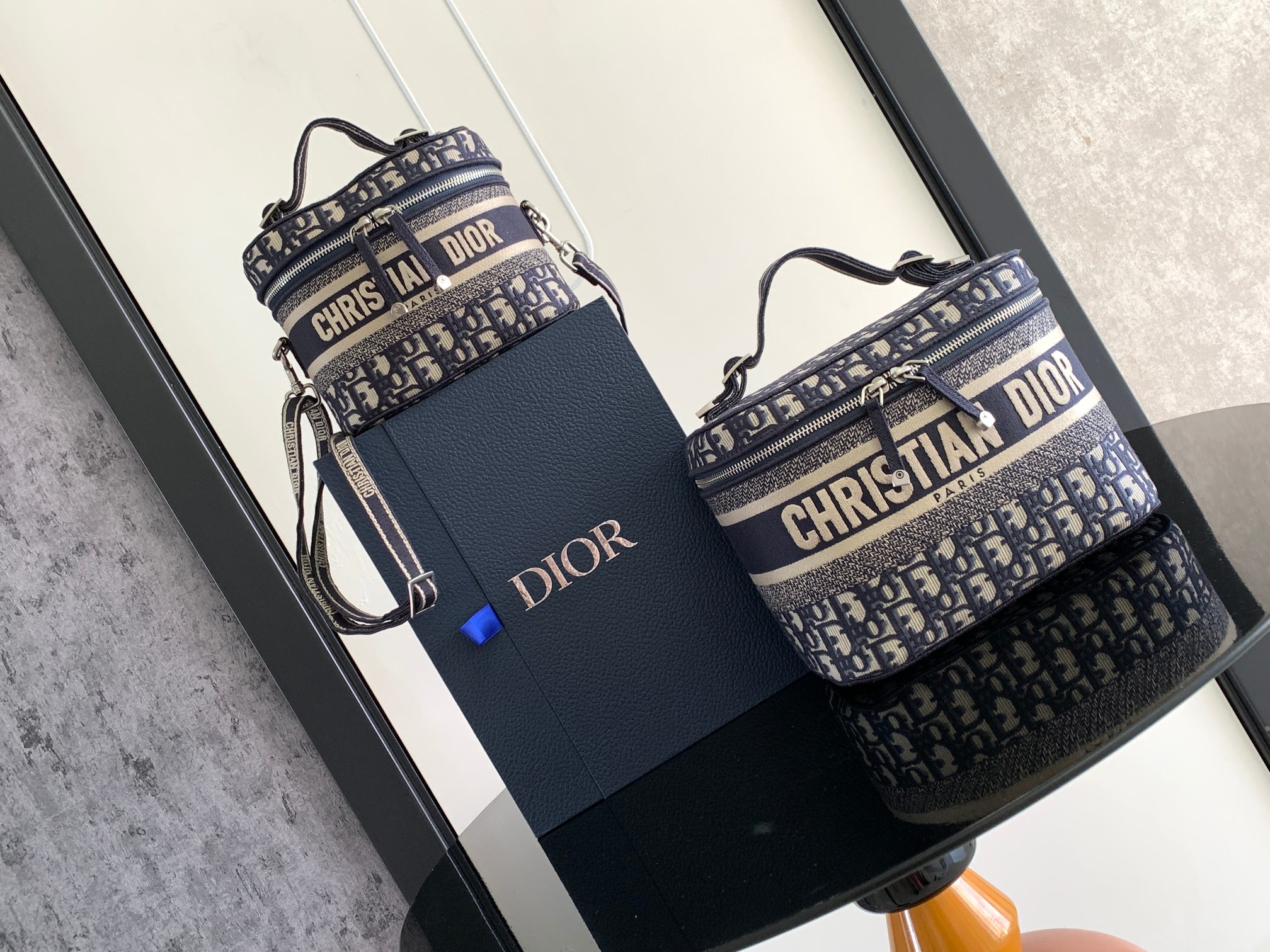 D*or signature vanity bag-24*14*18cm