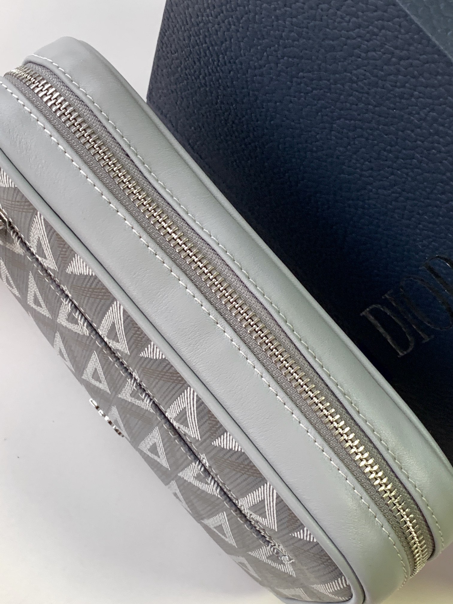 D*or pouch-24 x 15.5 x 5.5cm