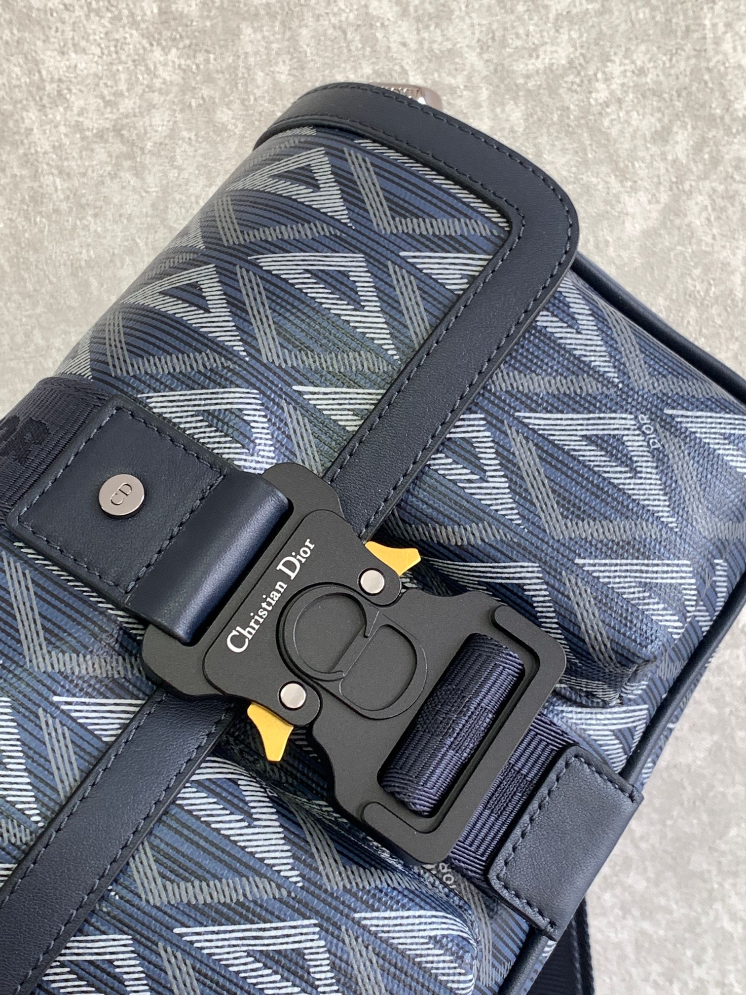 D*or hit the road handbags-27 x 17 x 9cm