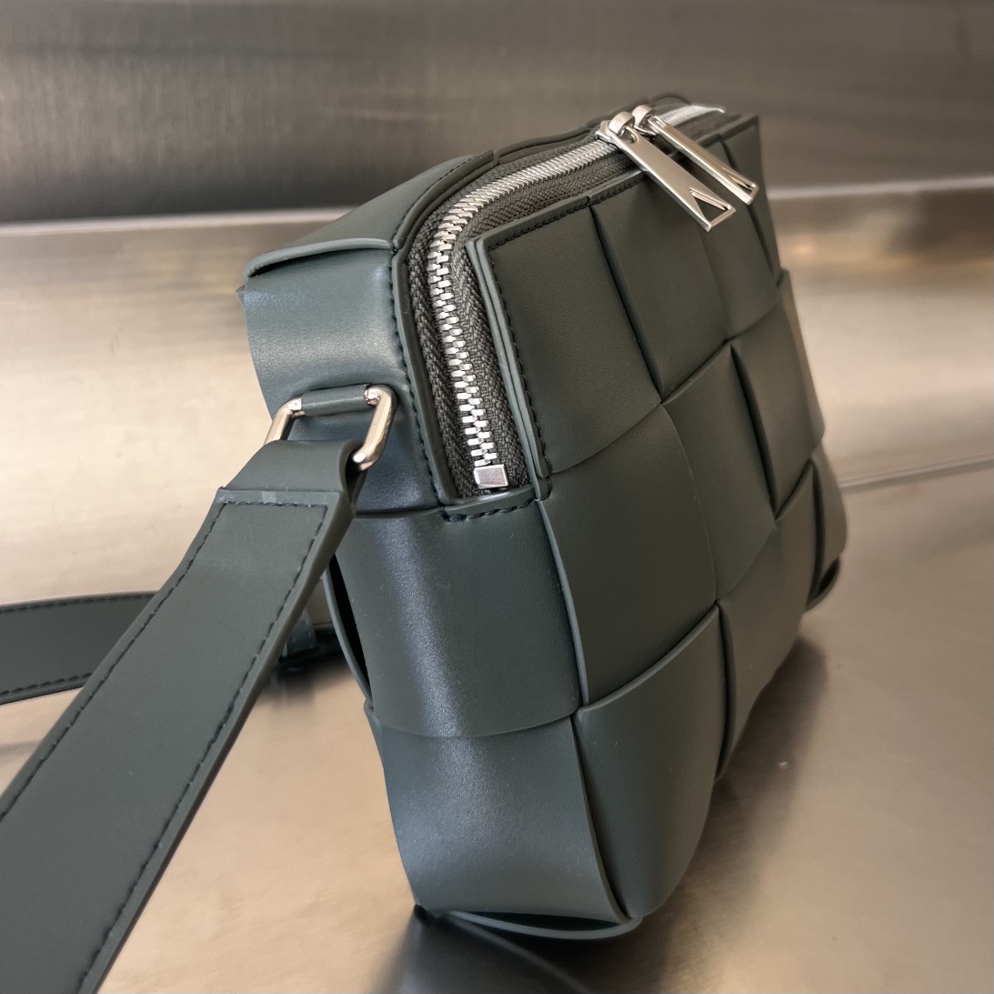 bo*te*ga Ve*ne*ta camera bag-20x15x5cm