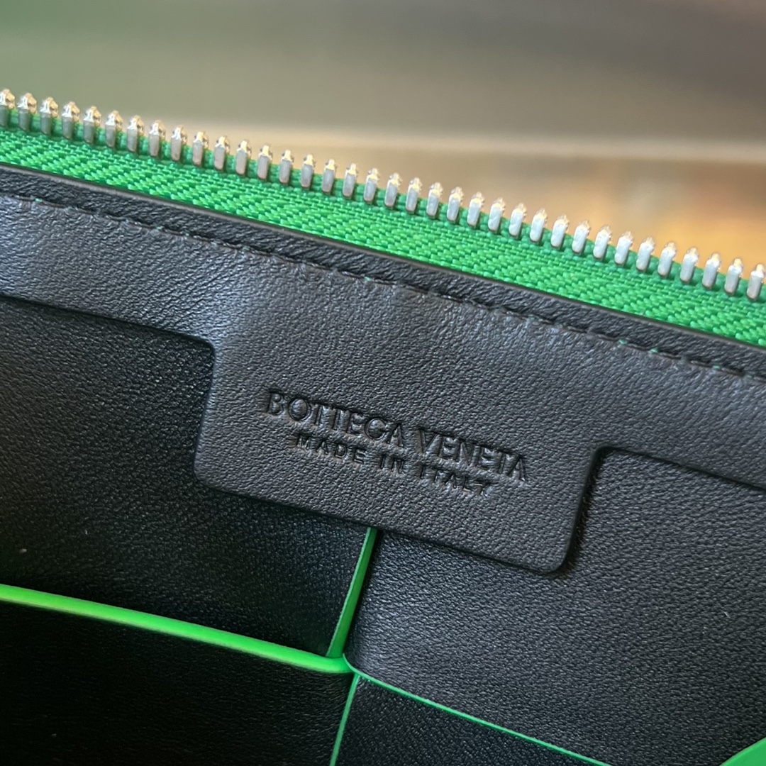 bo*te*ga Ve*ne*ta camera bag-20x15x5cm