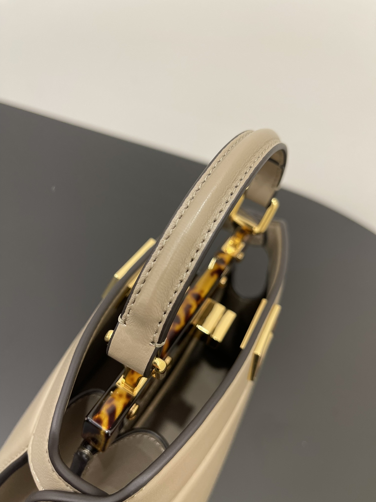 F**di peekaboo iseeu bag-20x11x15cm