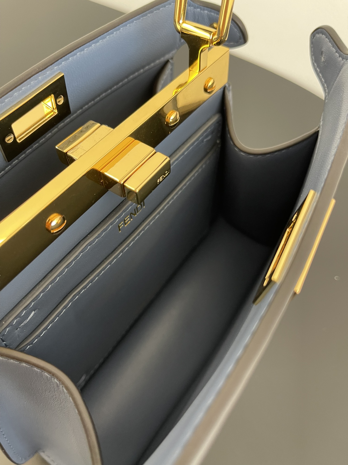 F**di peekaboo iseeu bag-20x11x15cm