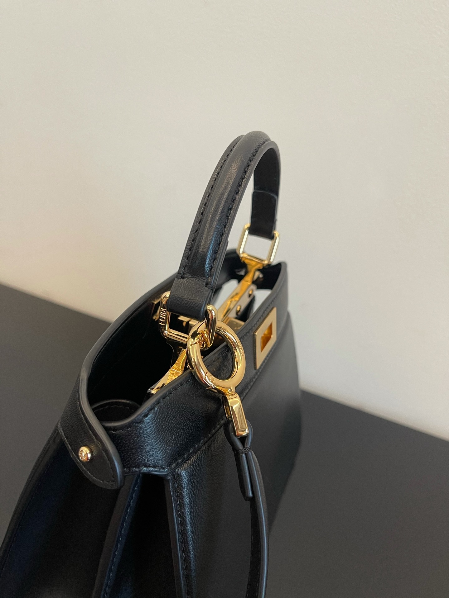 F**di peekaboo iseeu bag-20x11x15cm