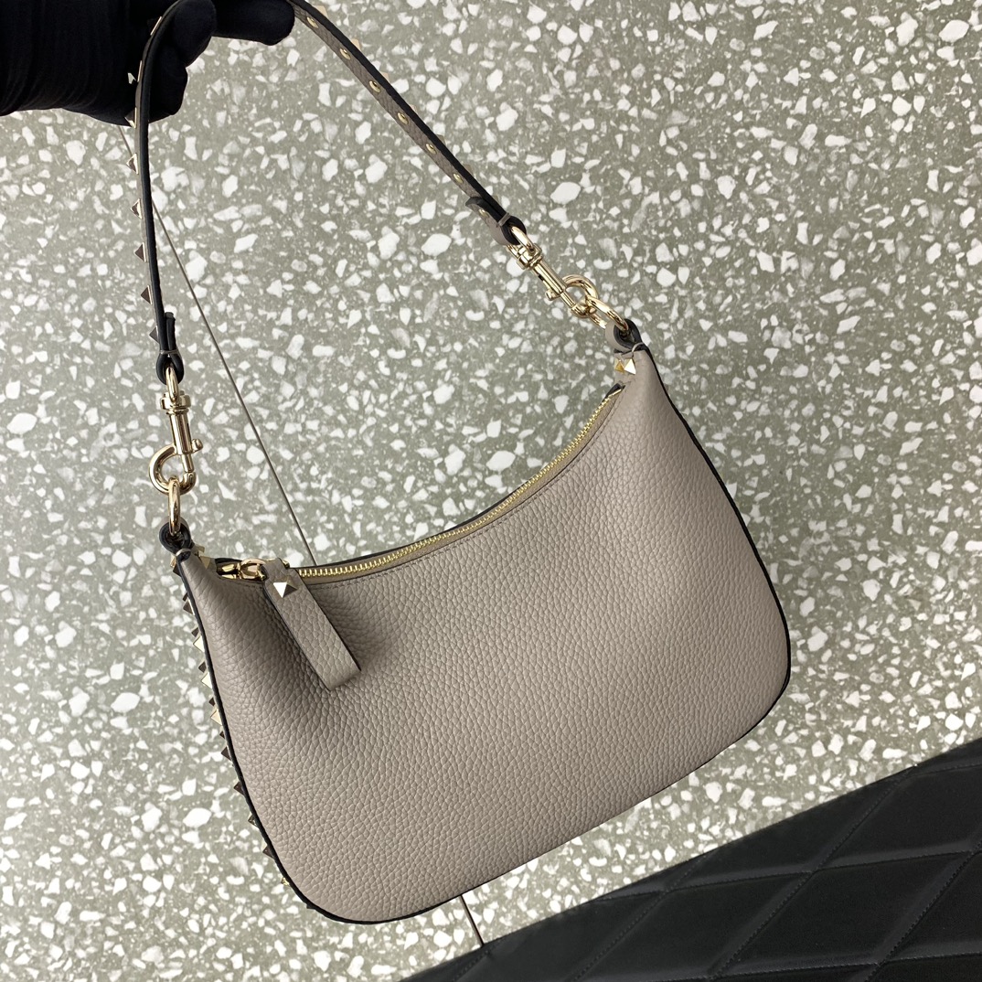 Va1e*ntin0 garavani rockstud hobo bag-6✖️4✖️16cm