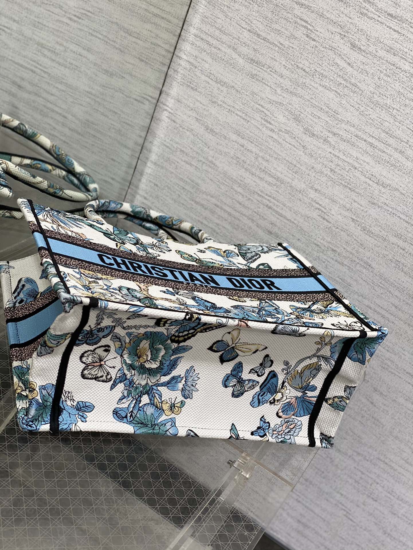 D*or small book tote-36.5cm