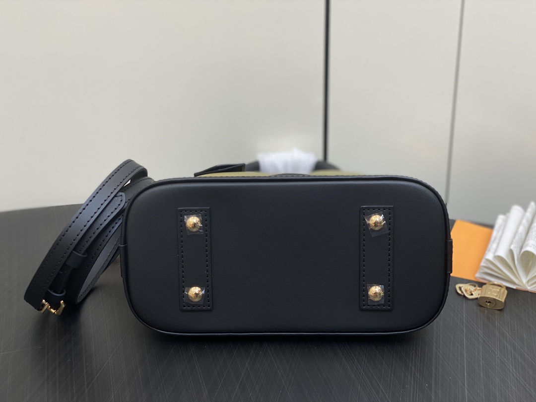 l0*is V*t0n m22878 alma bb-23.5 x 17.5 x 11.5cm