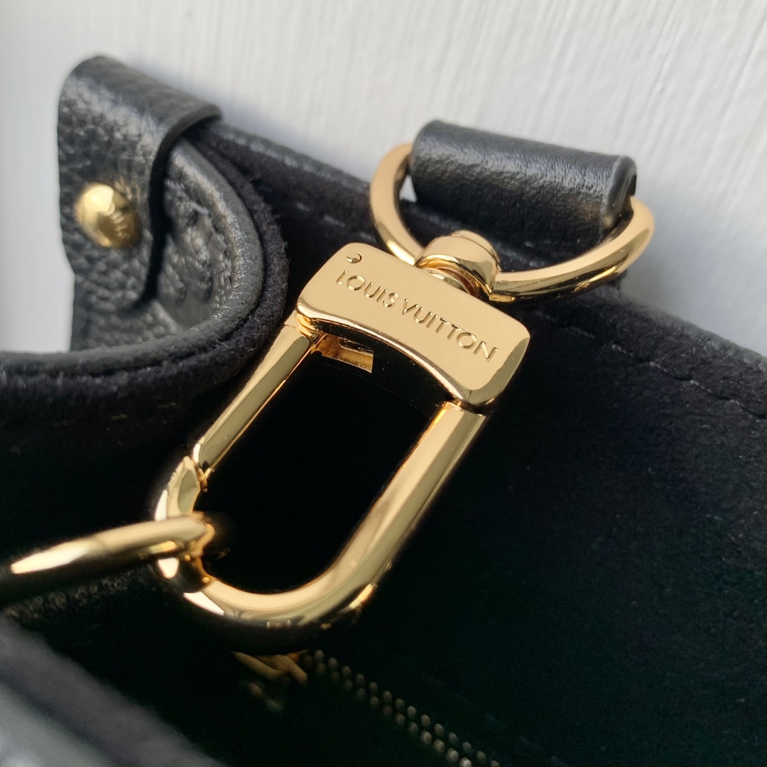 l0*is V*t0n onthego handbag-25*19*11.5 cm