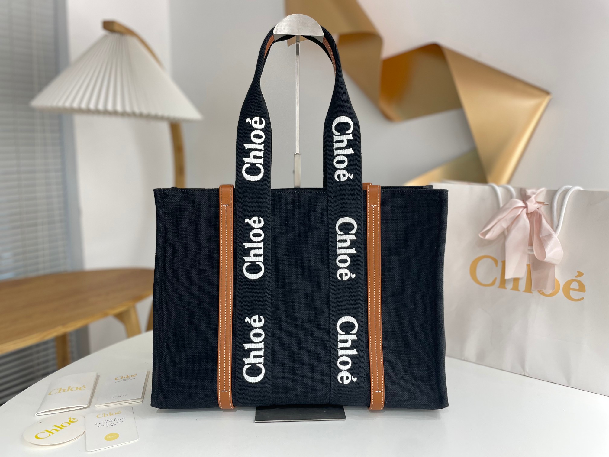 Ch10e woody tote bag