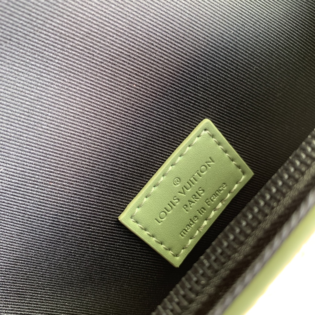 l0*is V*t0n steamer bag-18x 11x 6.5cm