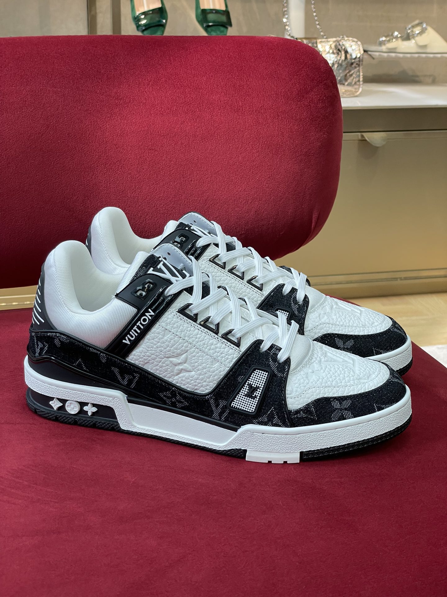 l0*is V*t0n trainer2(eu35-45)