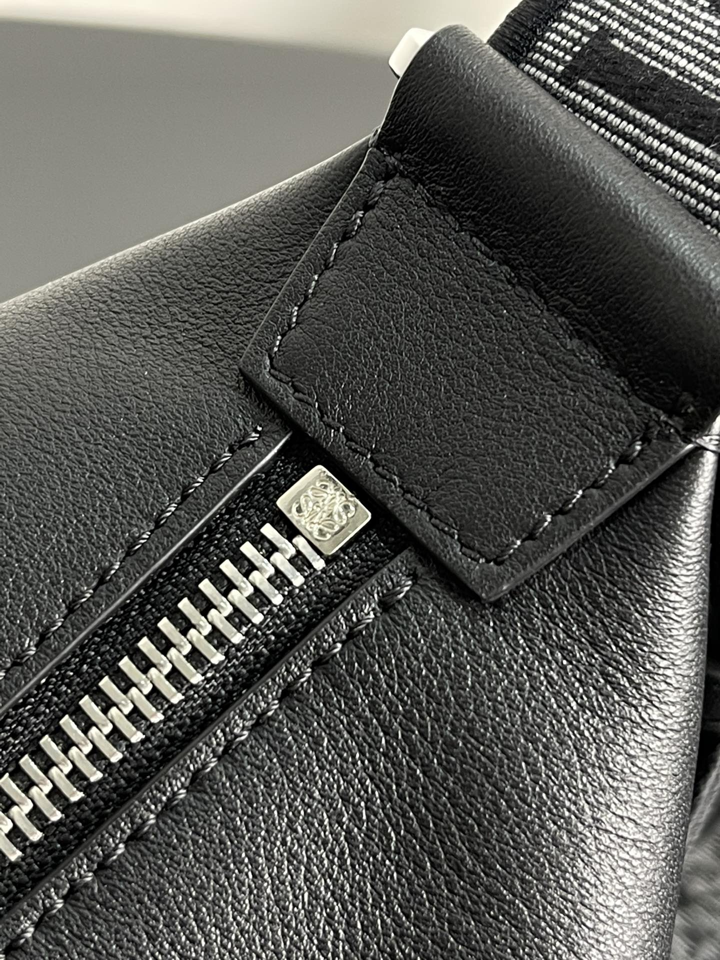 L0ew* cubi bag-29.5*22*10.5cm