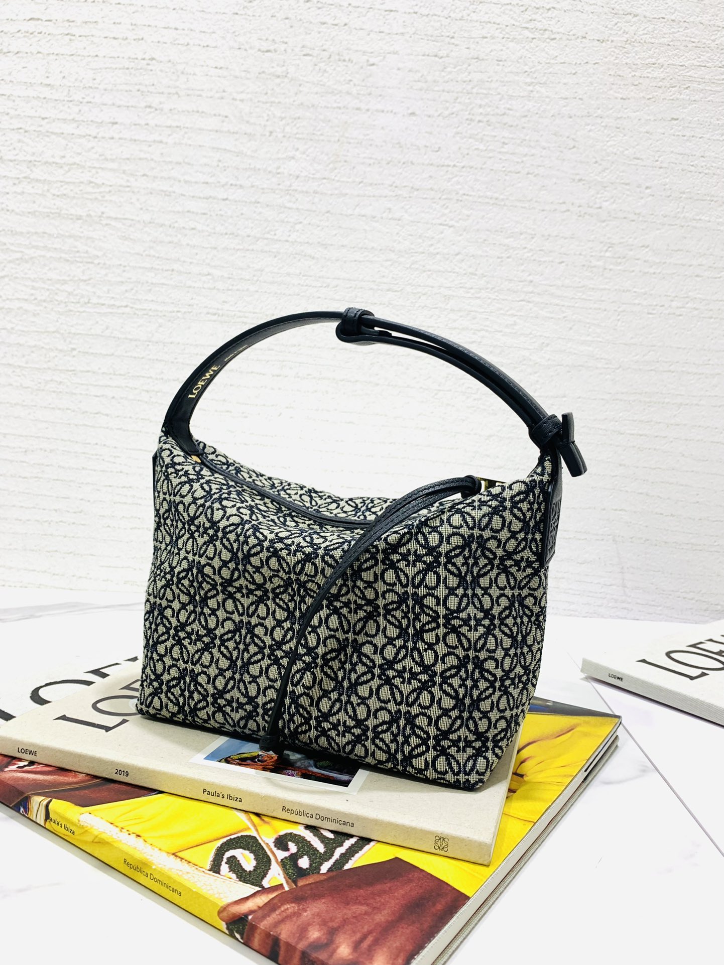 L0ew* cubi bag-20.5×17×12.5cm