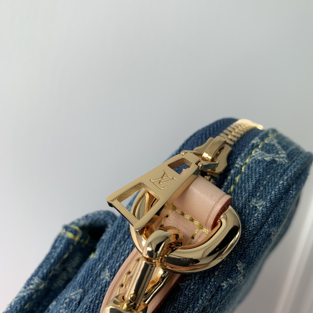 l0*is V*t0n fairfax pochette bag-14 x 18 x 2.7cm