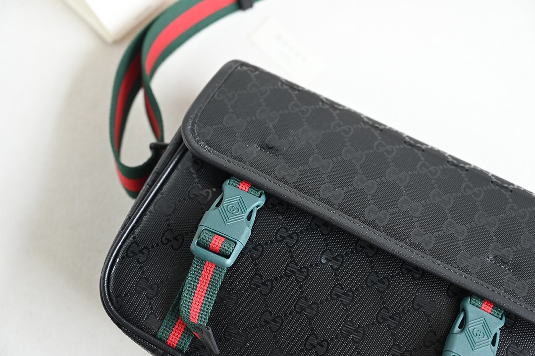 g*u*i gg S*p*e message bag-27*20*10cm