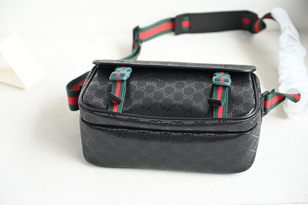 g*u*i gg S*p*e message bag-27*20*10cm