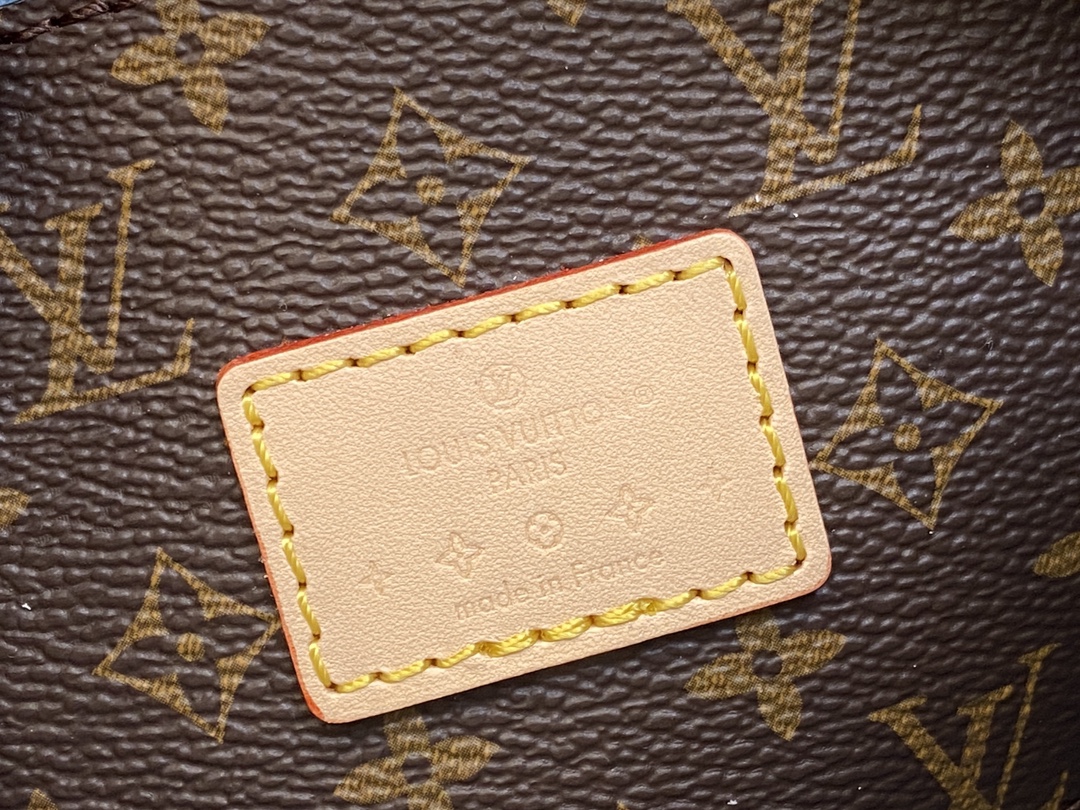 l0*is V*t0n croissant m24021-21 x 13 x 7cm