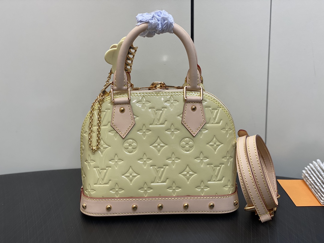 l0*is V*t0n alma bb m24062-23.5 x 17.5 x 11.5cm