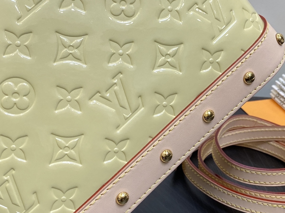 l0*is V*t0n alma bb m24062-23.5 x 17.5 x 11.5cm