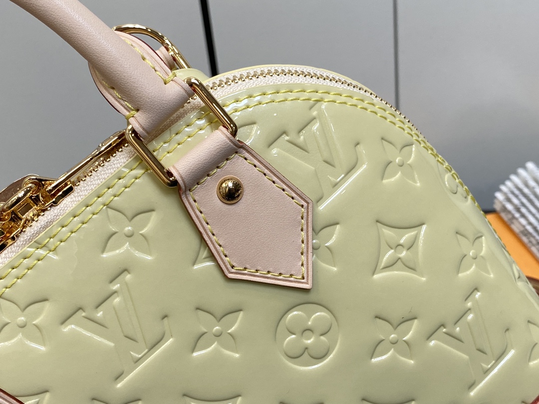 l0*is V*t0n alma bb m24062-23.5 x 17.5 x 11.5cm