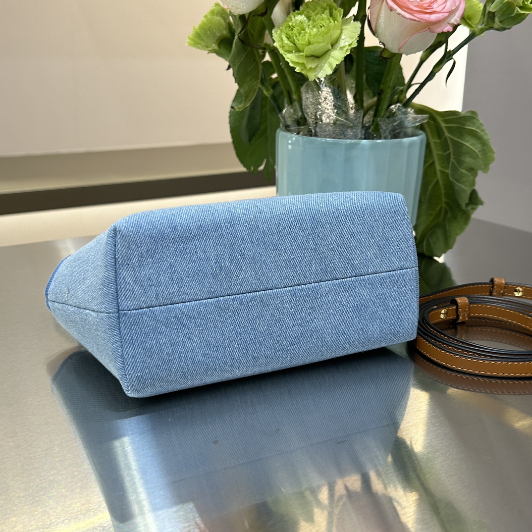 F**di mini bythe way bag-17x18x8cm