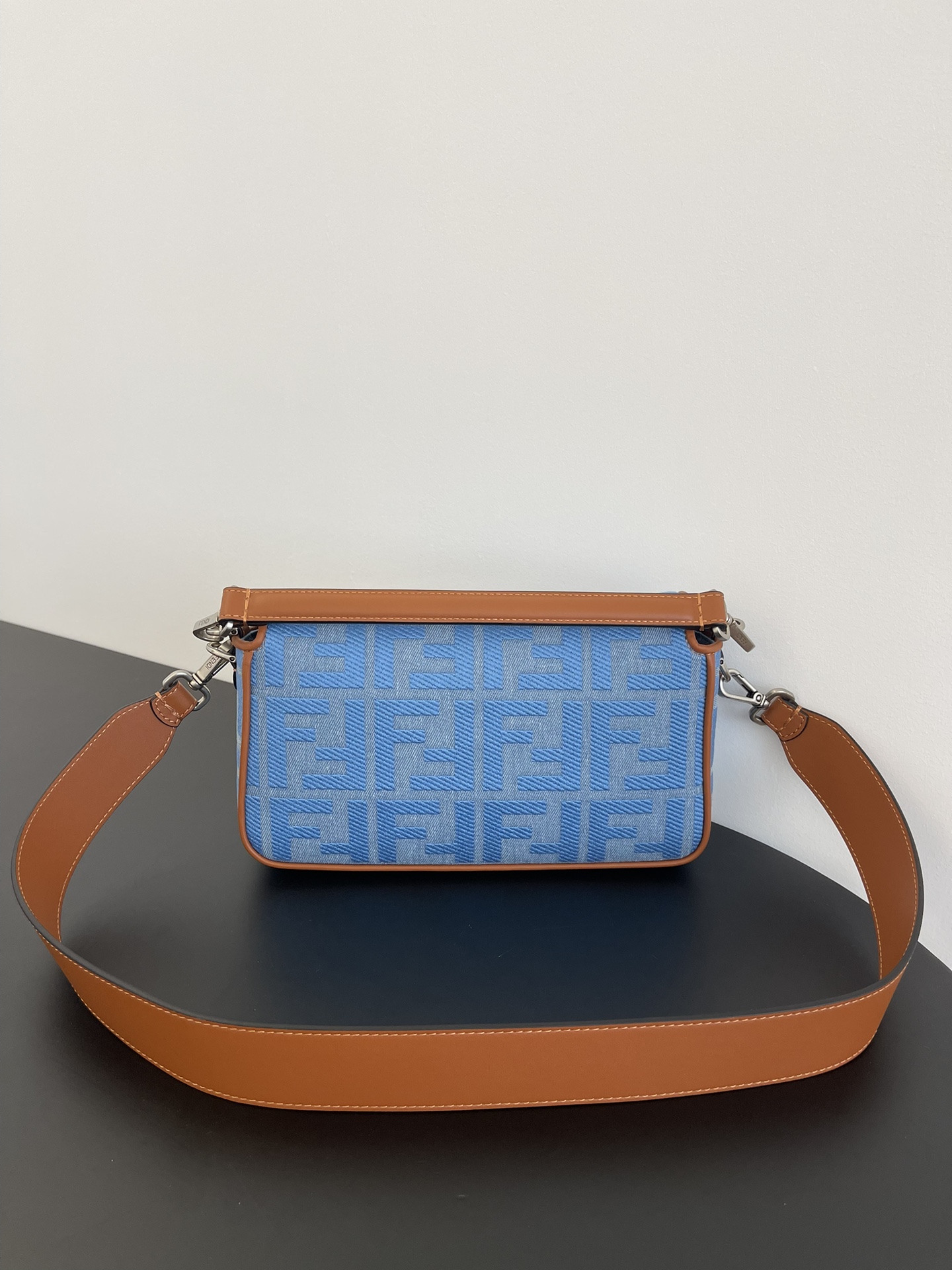 F**di baguette bag-26x14x4cm