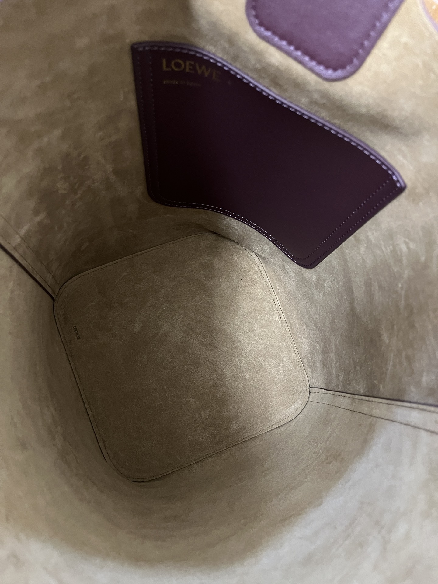 L0ew* pebble bucket bag-28*24*23cm