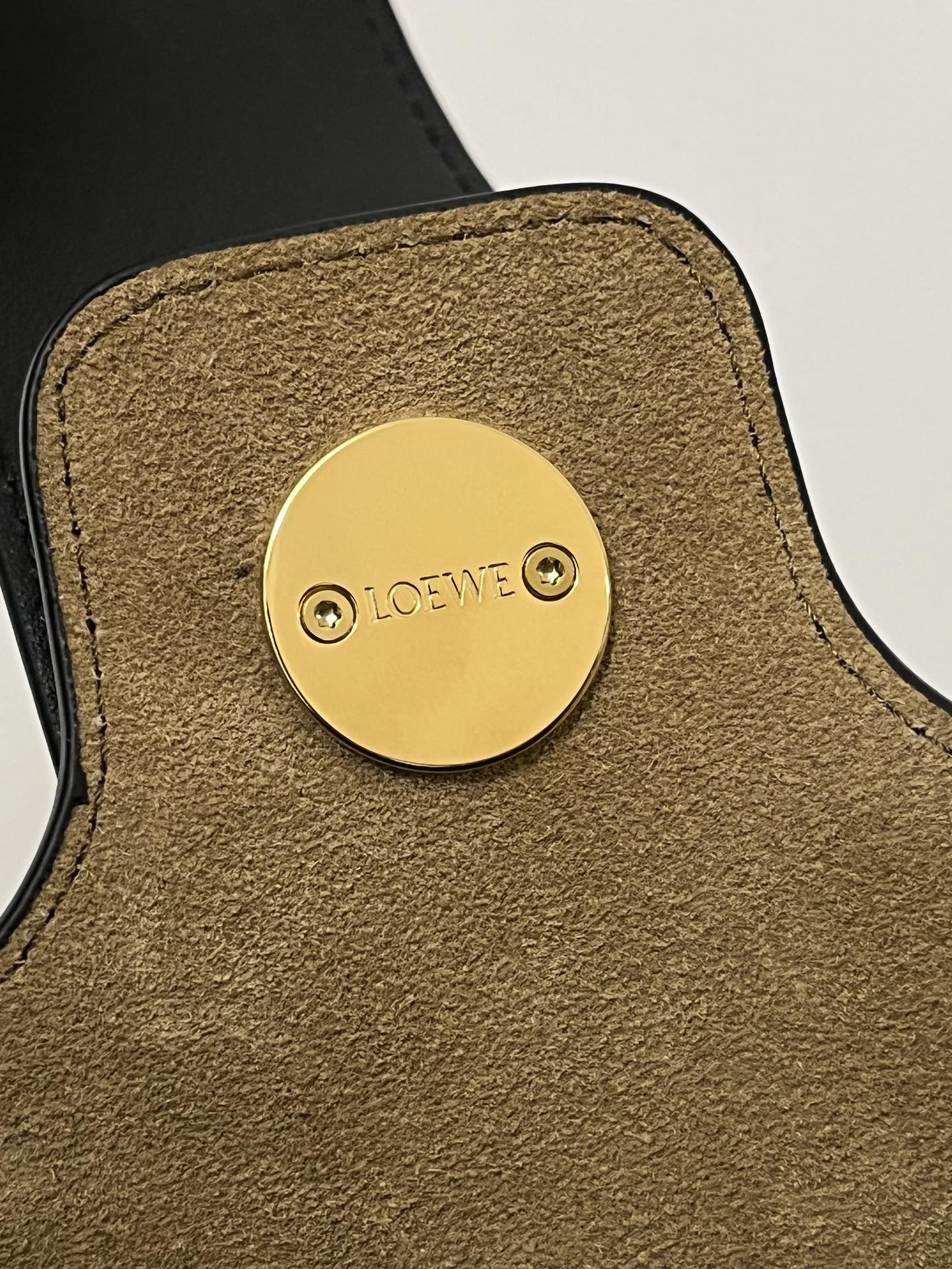 L0ew* pebble bucket bag-28*24*23cm