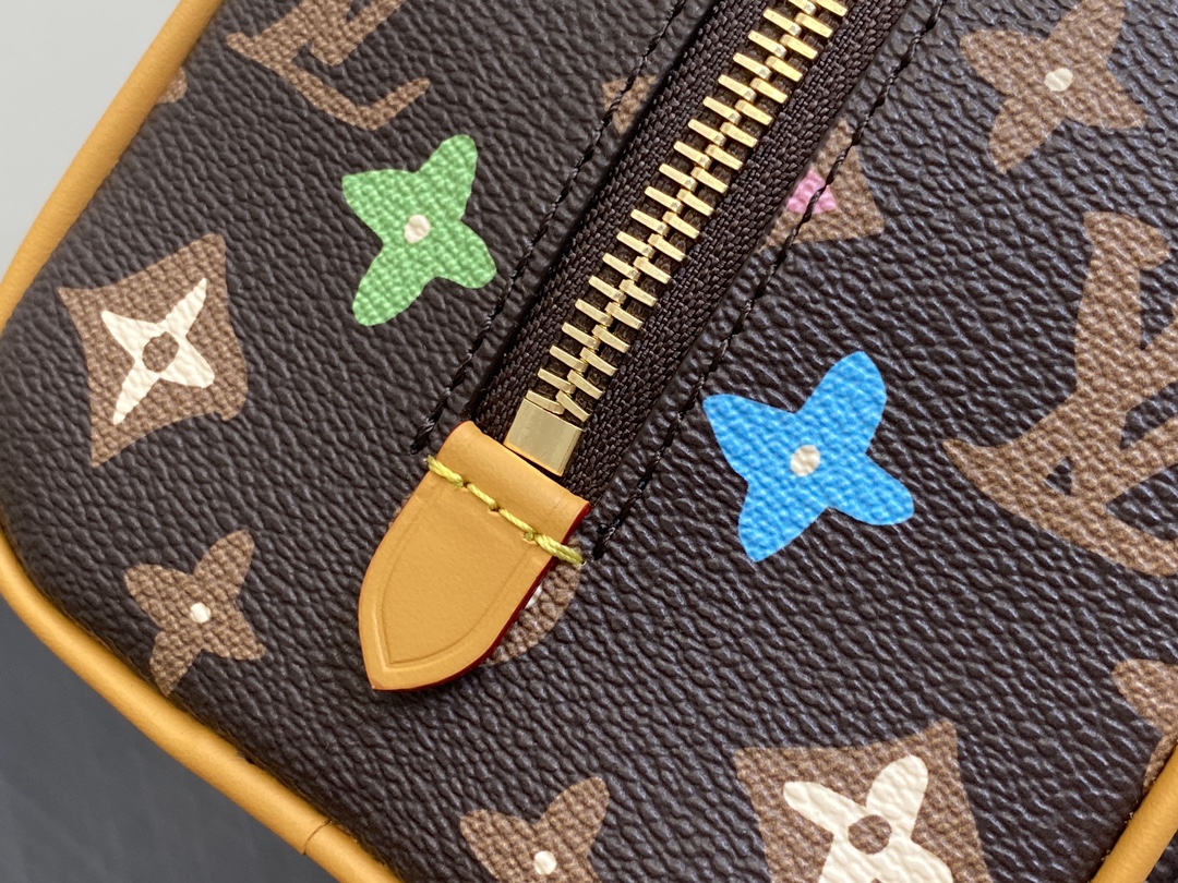 l0*is V*t0n locker dopp kit pouch -23 x 13 x 12cm