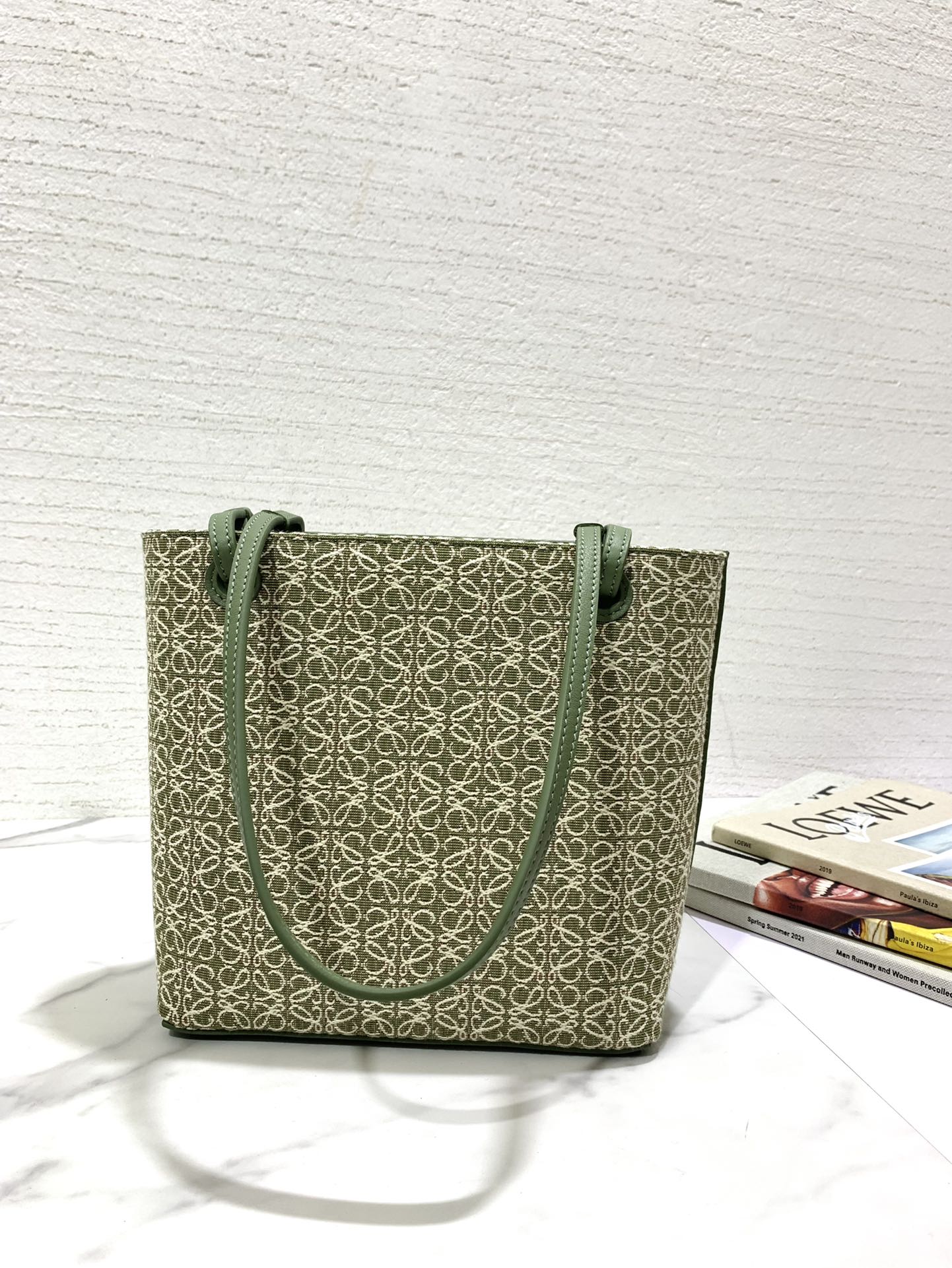 L0ew* anagram square tote-21*10*22cm