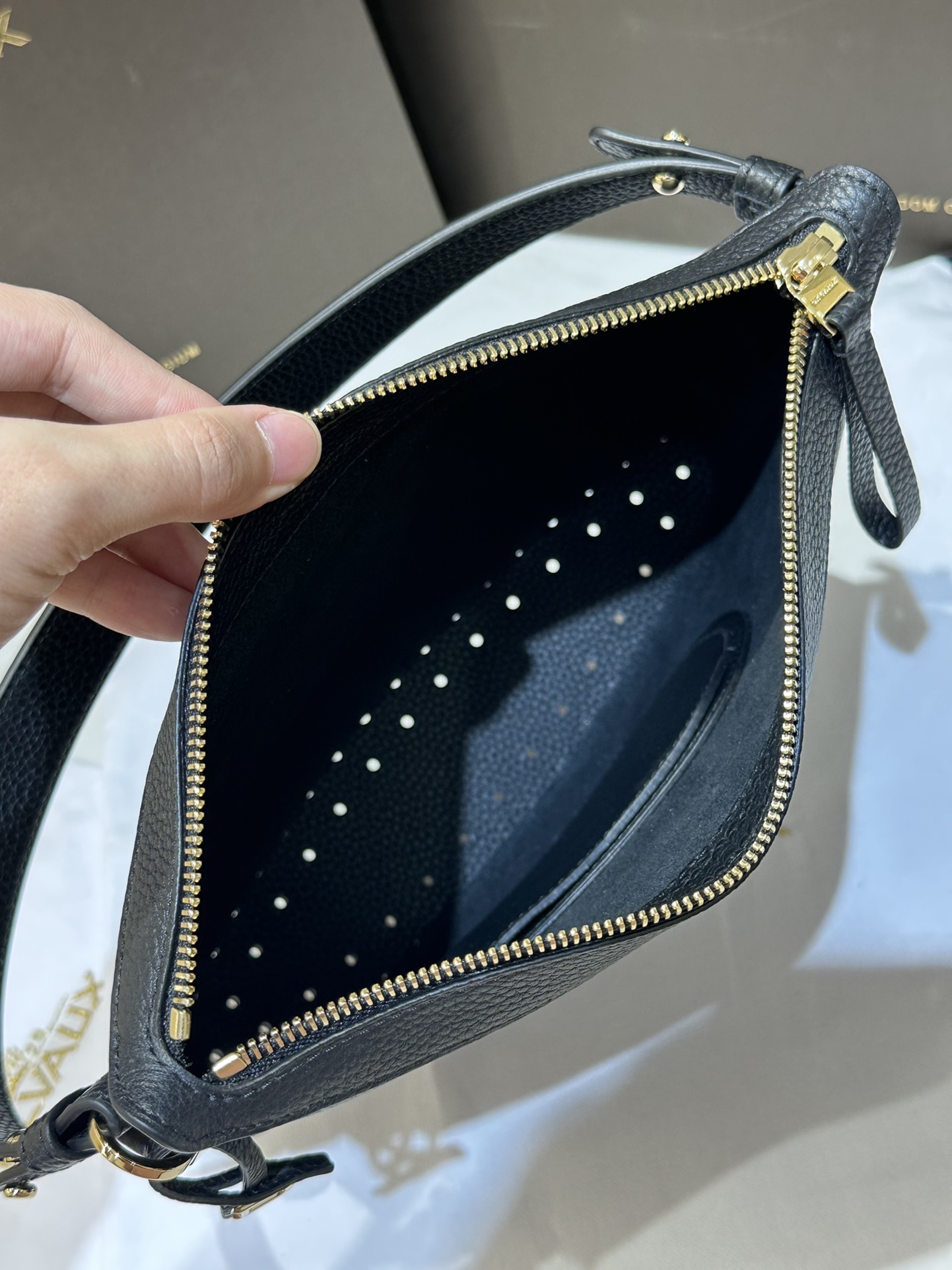 De1uavx pin swing tote-29*9*20cm