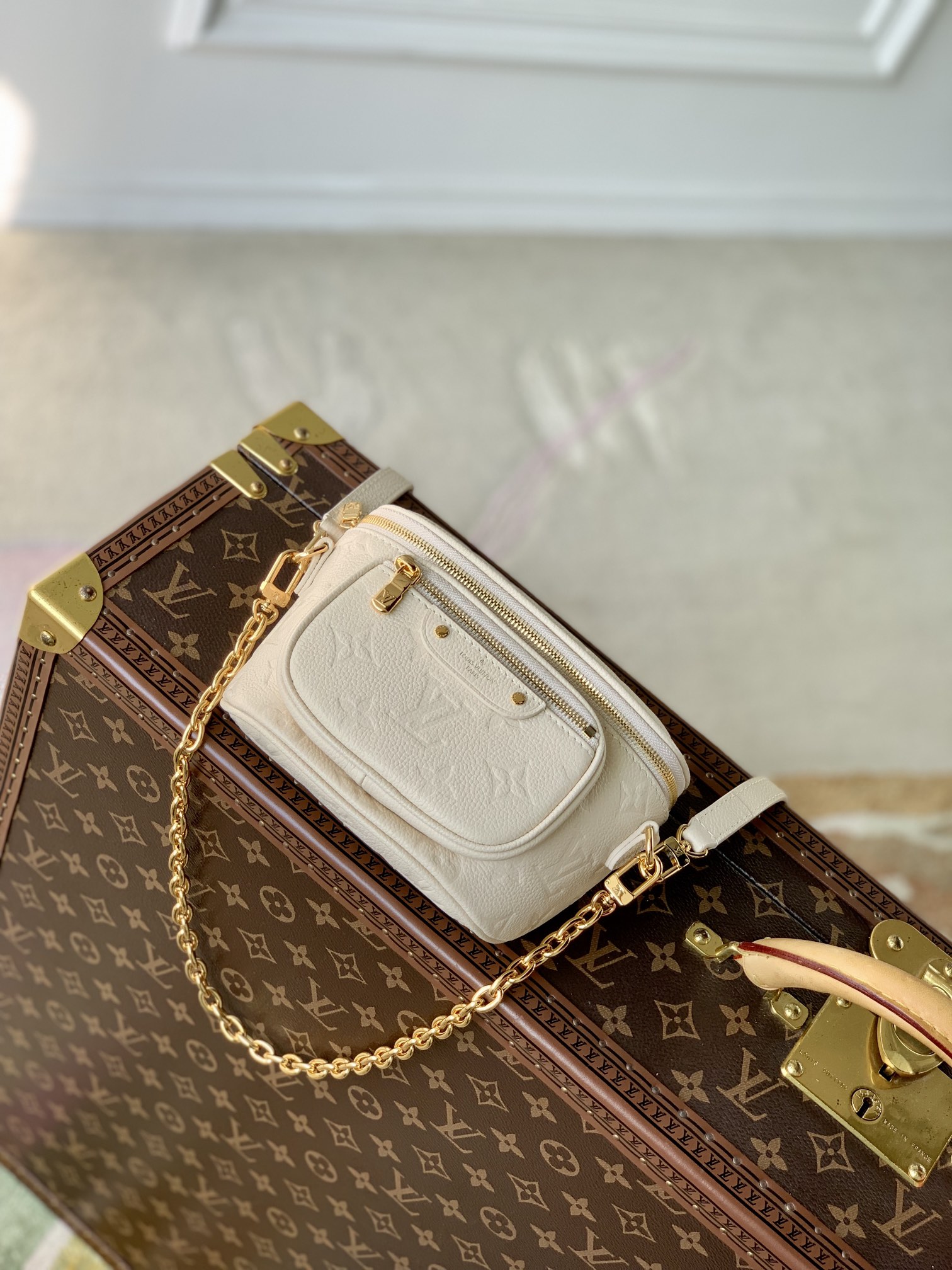 l0*is V*t0n mini bumbag-17 x 12 x 9.5cm