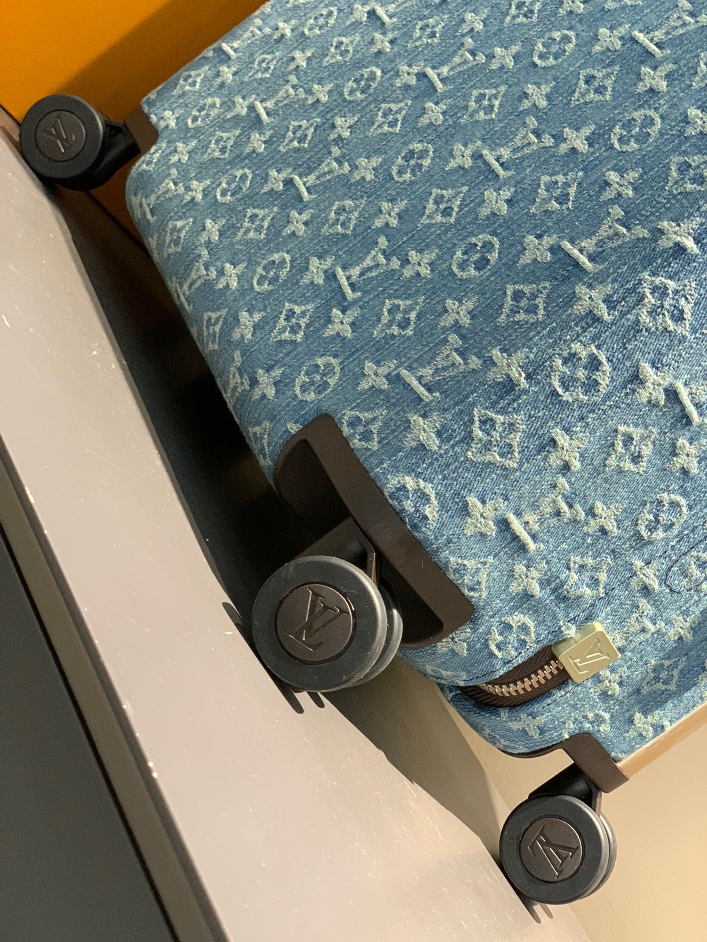 l0*is V*t0n horizon 55-‭38*55*21cm