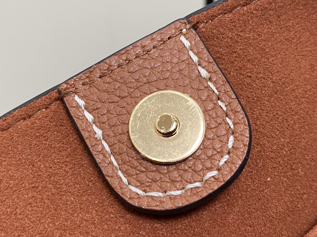 l0*is V*t0n lock and walk handlebag-m24006-20*20.5*12cm