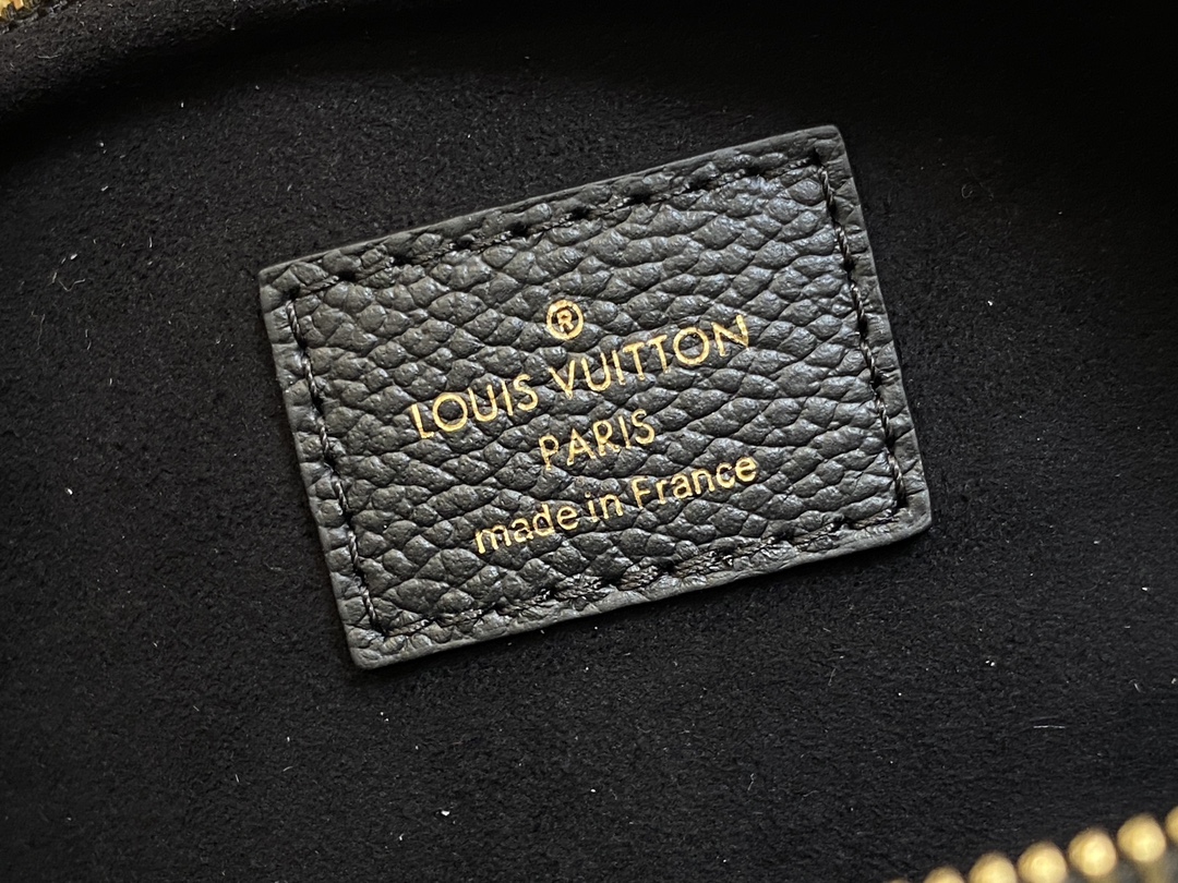 l0*is V*t0n mini bumbag-17 x 12 x 9.5cm