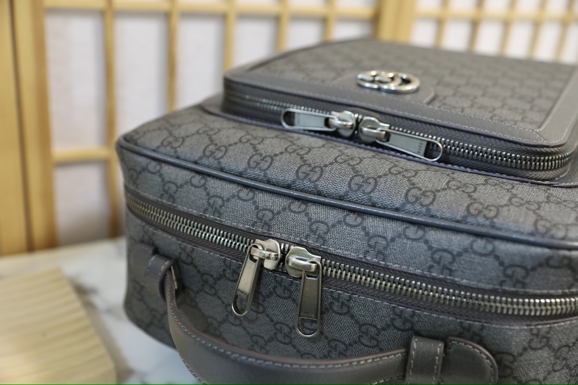 G*u*i ophidia backpack-30*40*14cm