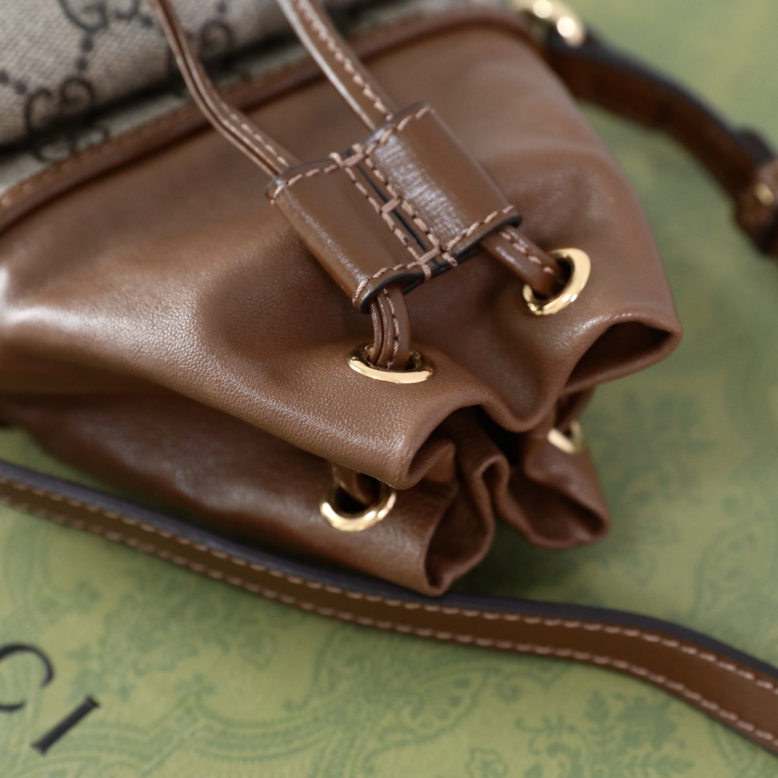 g*u*i retro gg S*p*e bucket-11.5*20 x*5.5cm