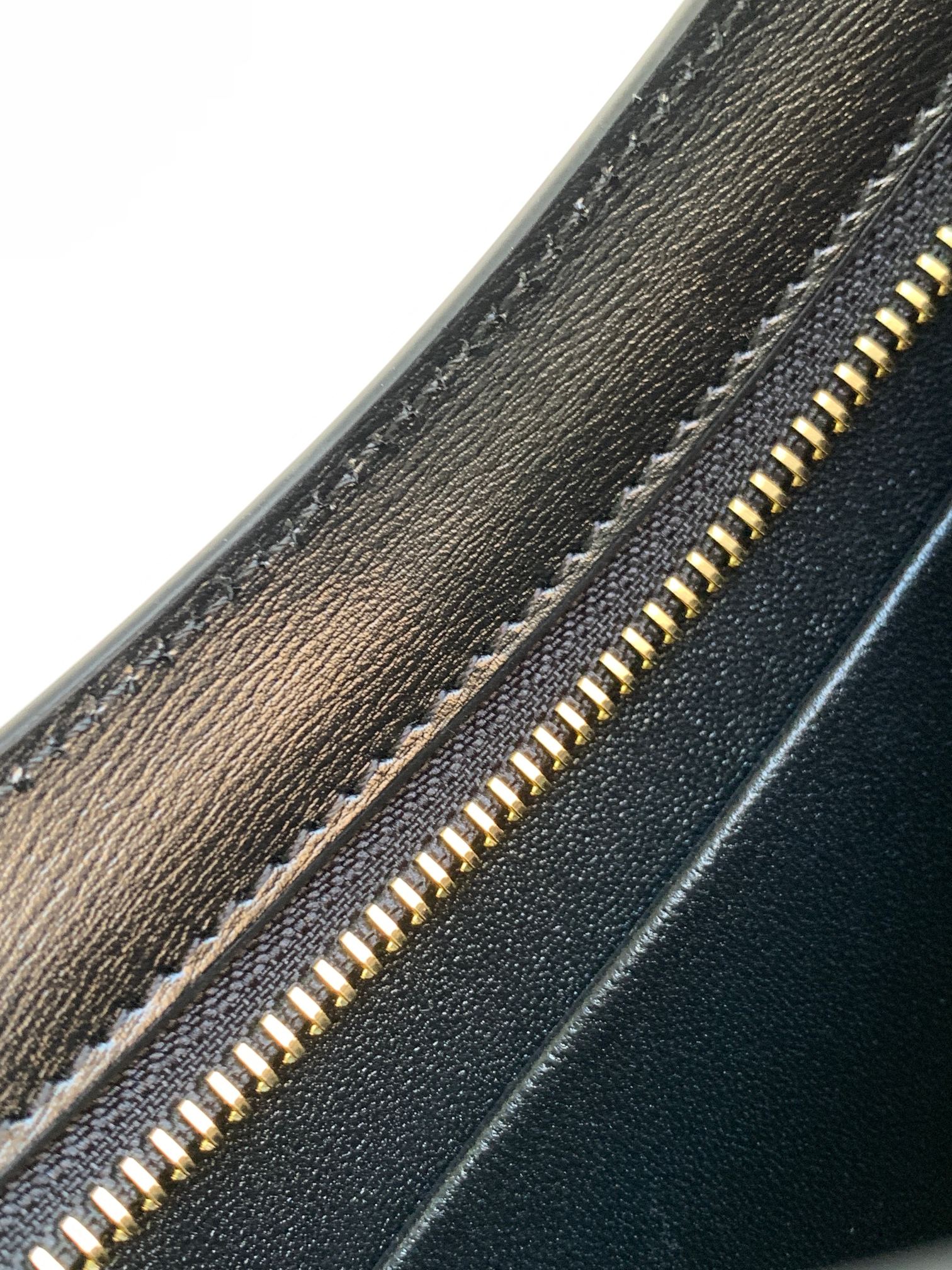 Ce**e tilly hobo bag-22 x 13.5 x 4cm