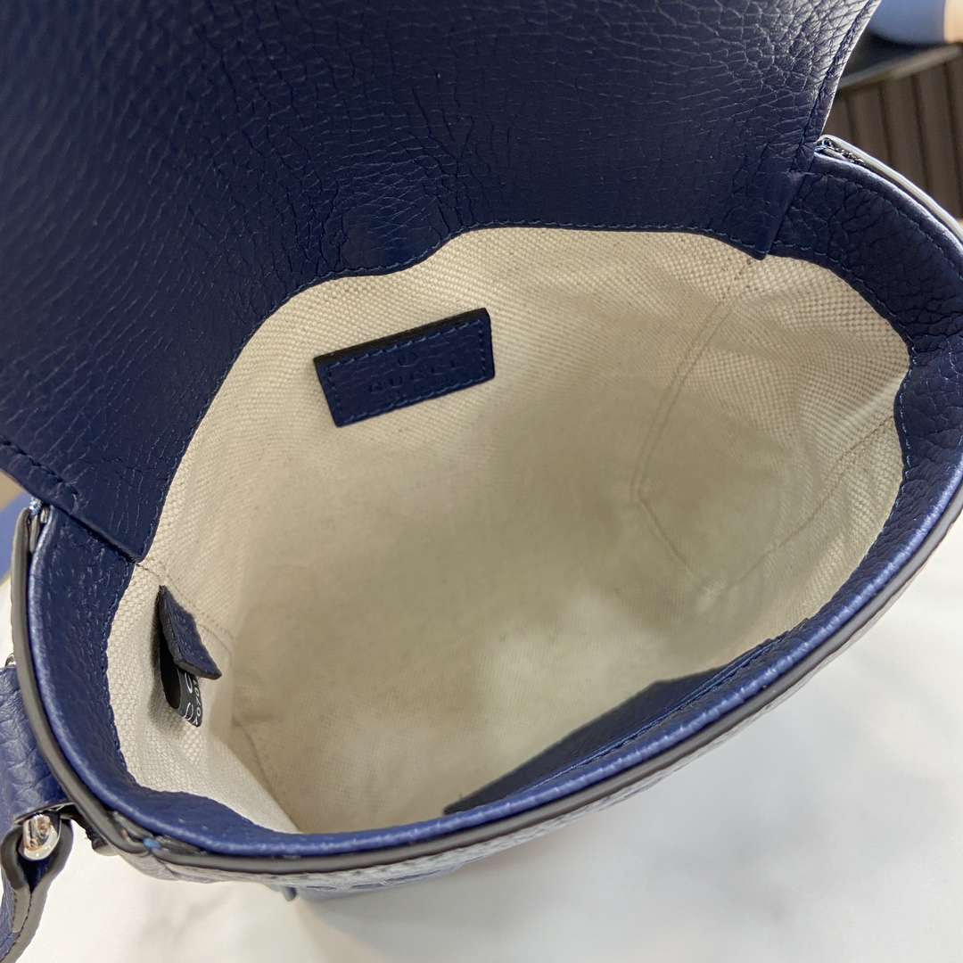 G*u*i messenger bag-14.5*18.5*4.5cm