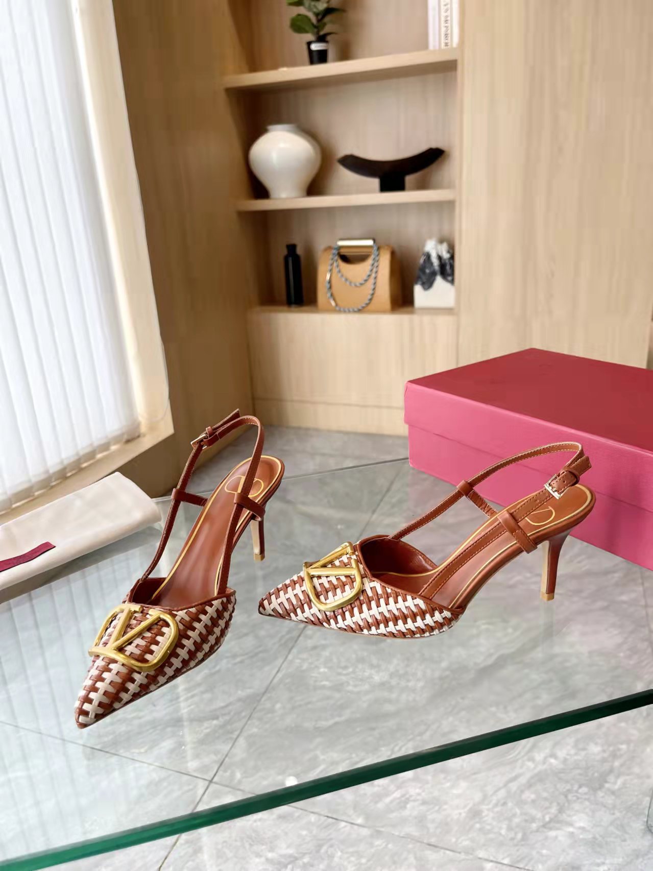 Va1e*ntin0 2024ss heels