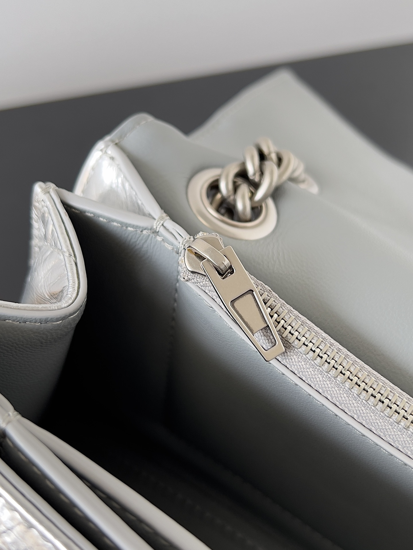 Ba*len*cia*ga crush chain bag-25.5*10*15.5cm