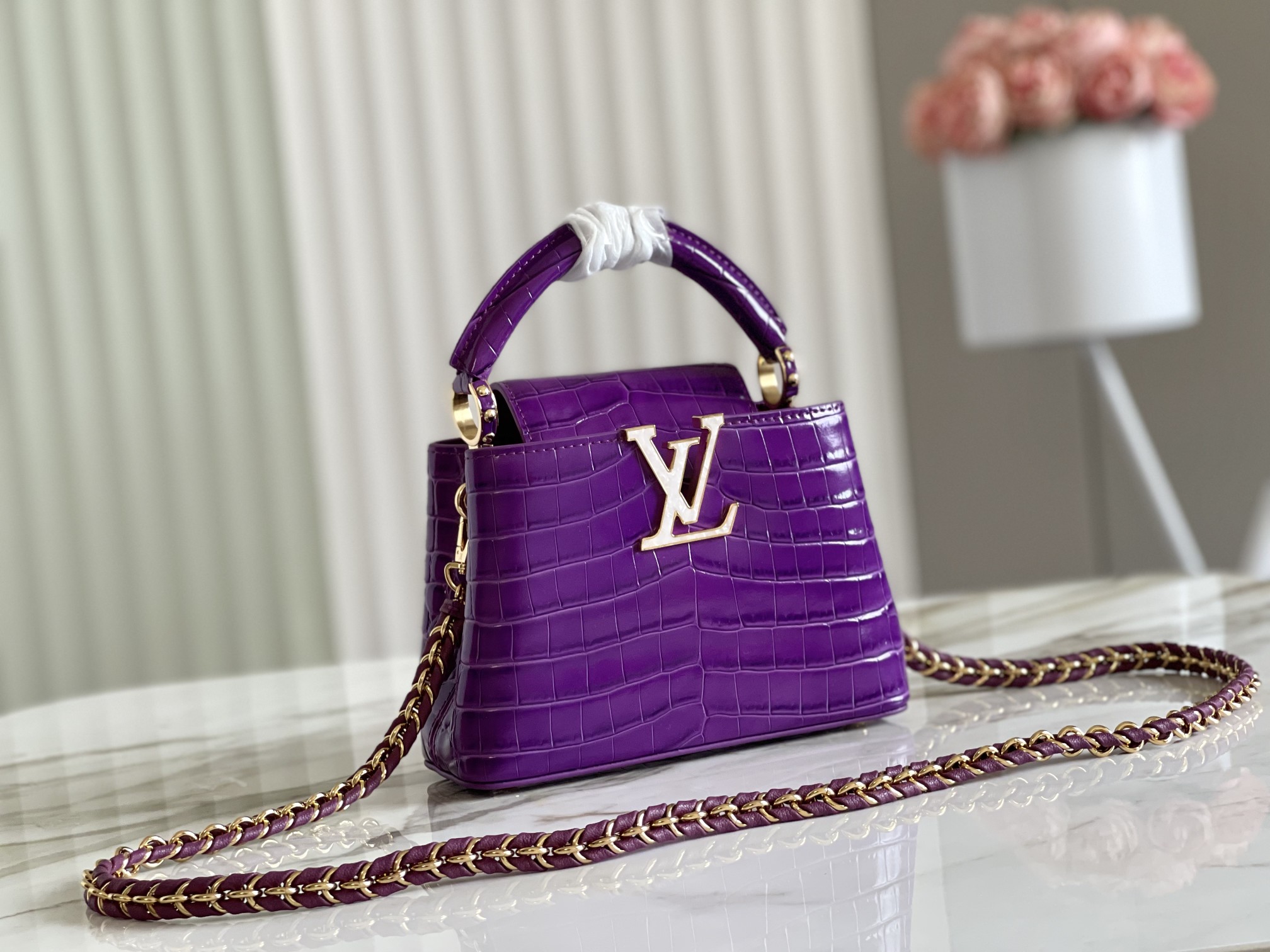 l0*is V*t0n capucines handlebag