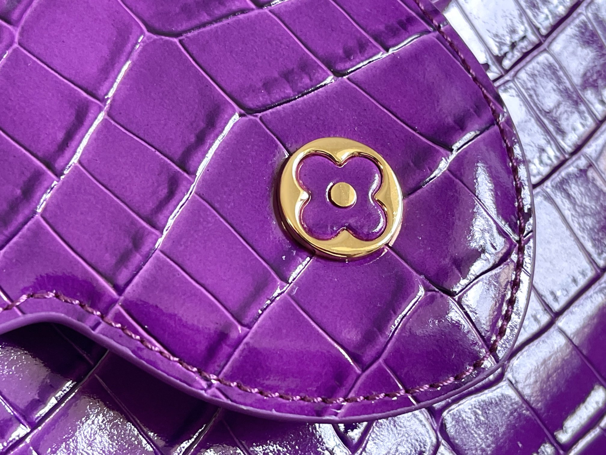 l0*is V*t0n capucines handlebag