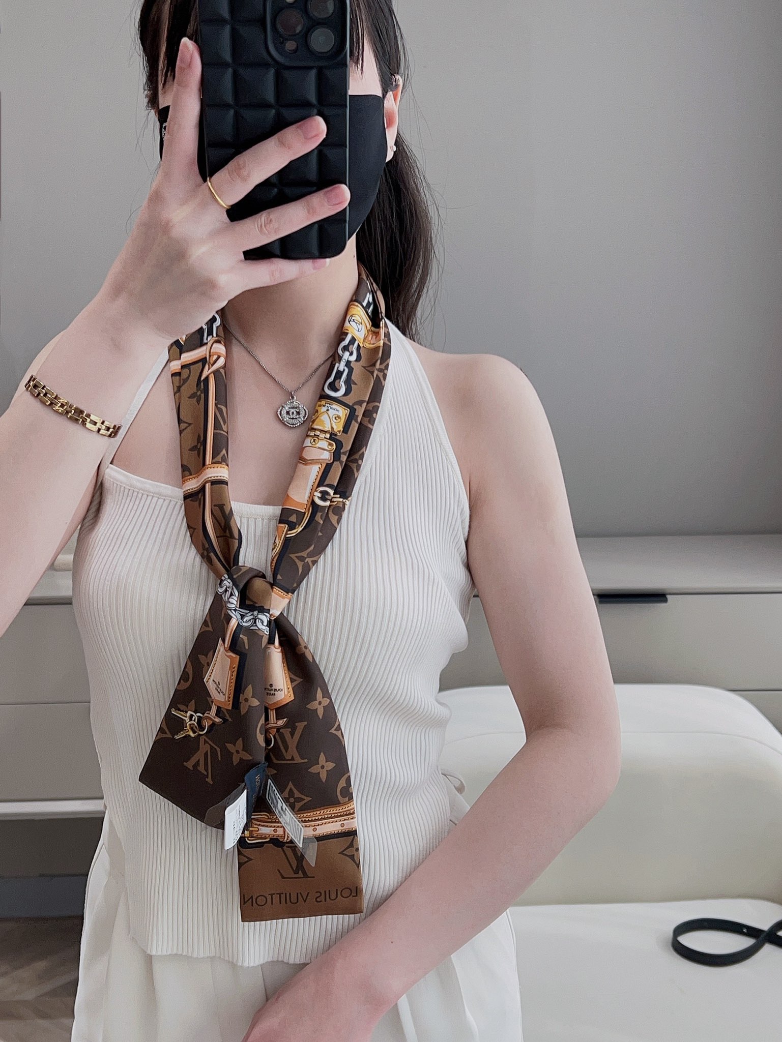 l0*is V*t0n hair band