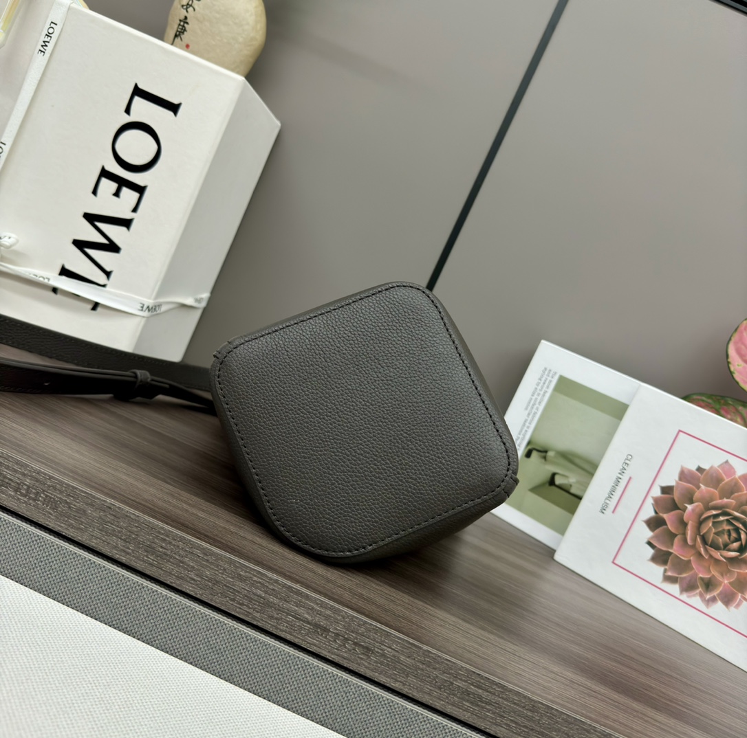 L0ew* mini pebble bucket bag-16*16*19.5cm