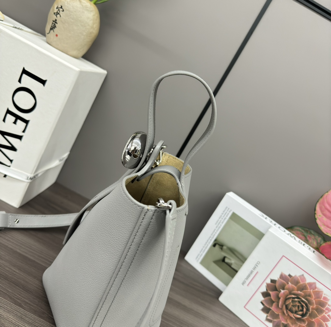 L0ew* mini pebble bucket bag-16*16*19.5cm