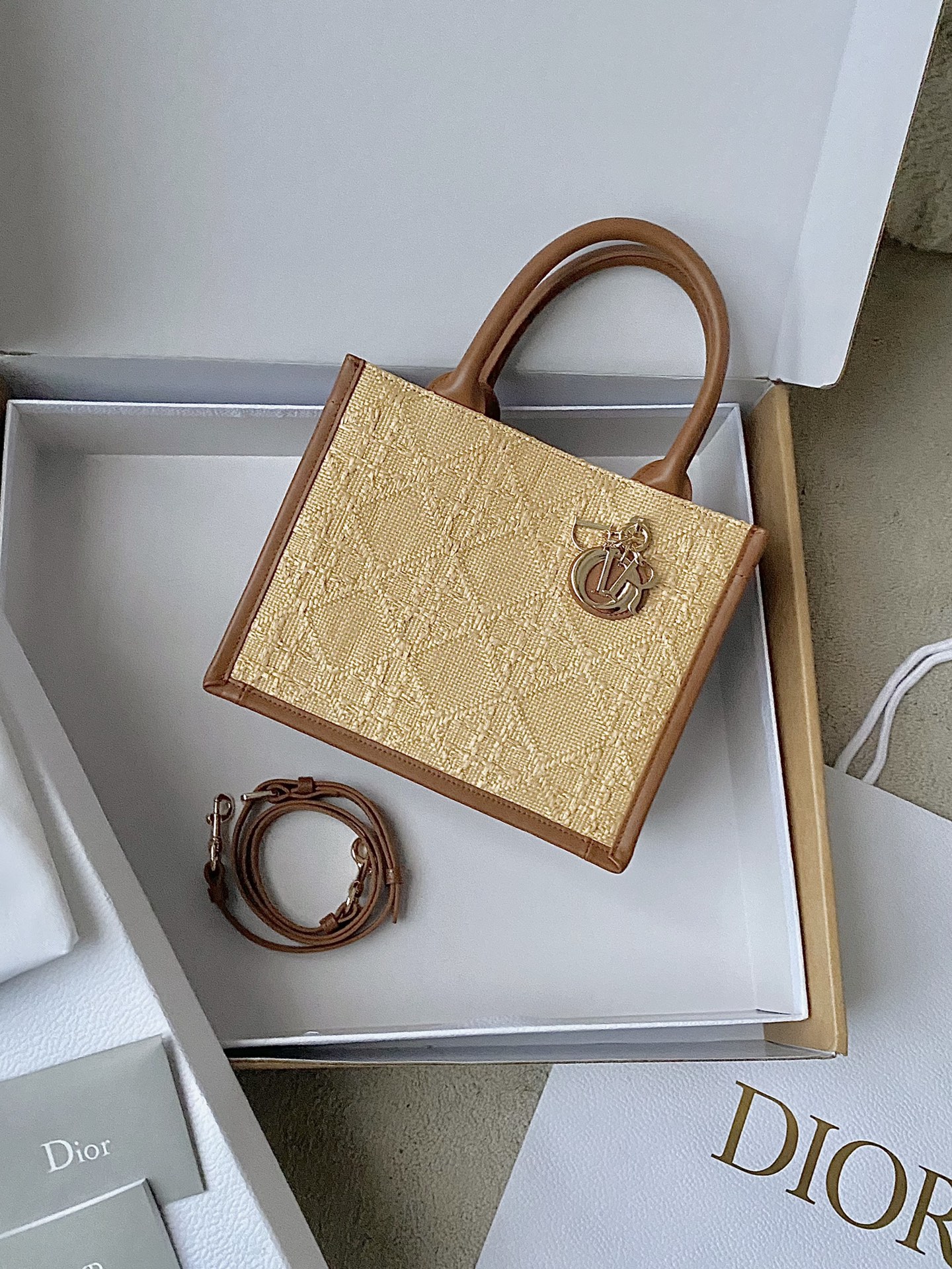 D*or book tote-26×12×21cm