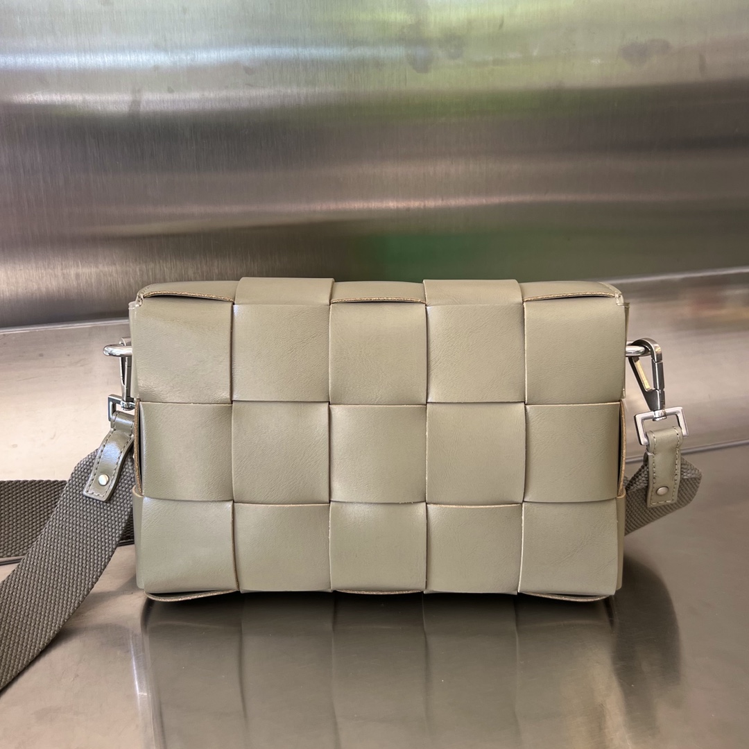 bo*te*ga Ve*ne*ta crossbody bag-23x15x5cm