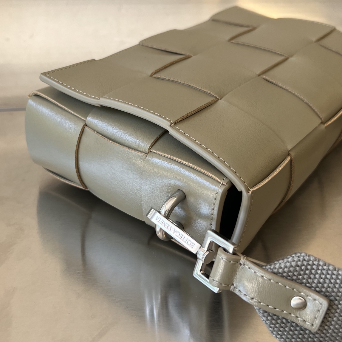 bo*te*ga Ve*ne*ta crossbody bag-23x15x5cm