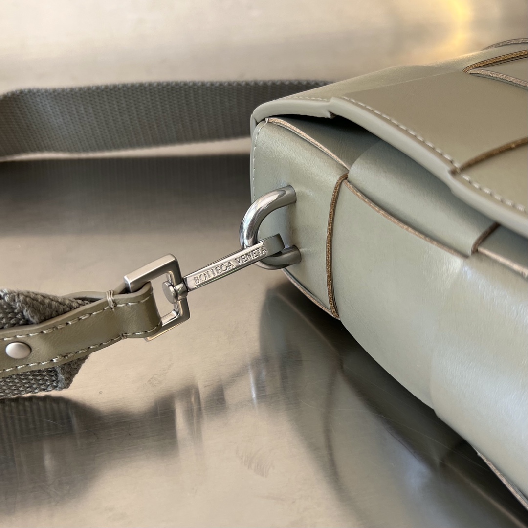 bo*te*ga Ve*ne*ta crossbody bag-23x15x5cm